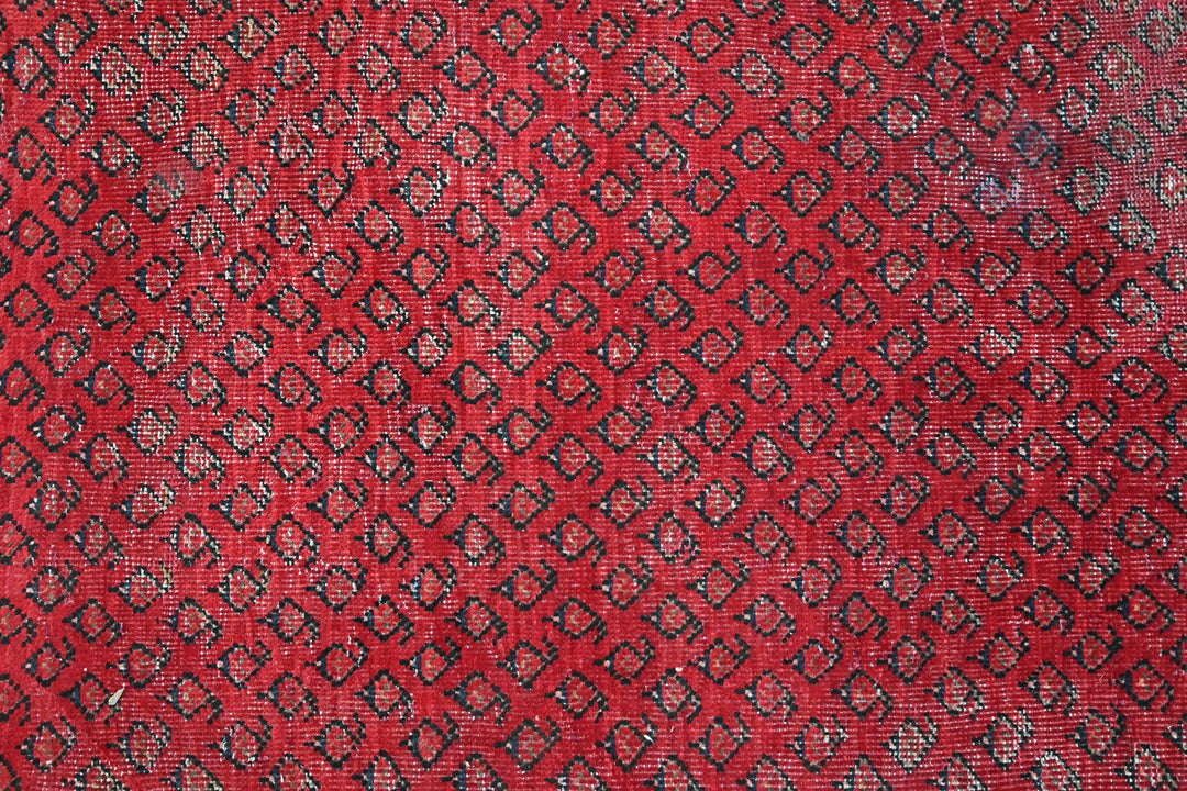 red Large rug 7' 3" x 10' 4"