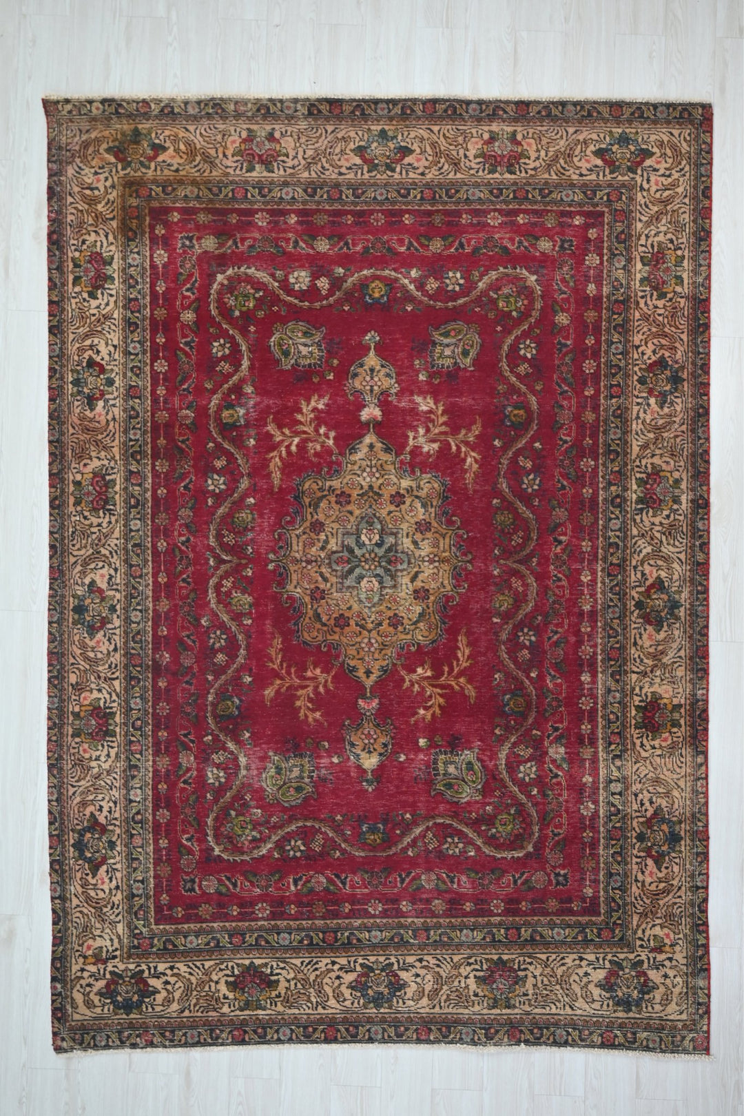 red Large rug 6' 7" x 9' 3"