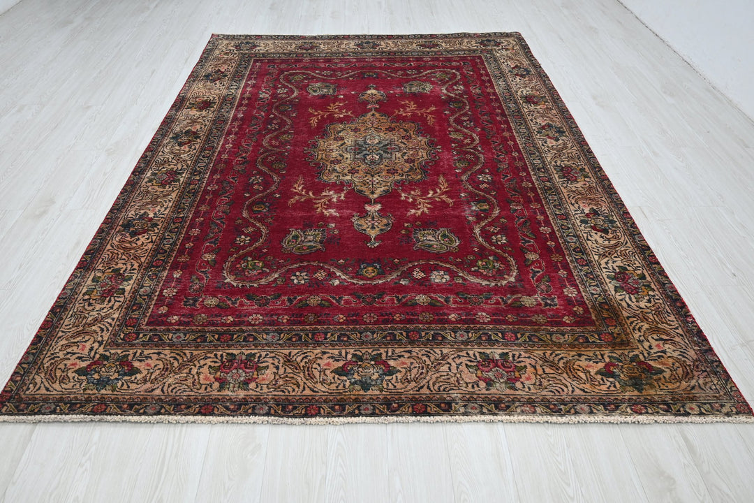 red Large rug 6' 7" x 9' 3"