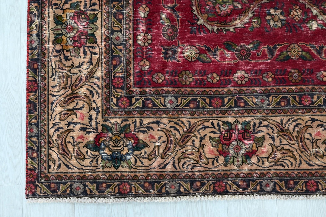 red Large rug 6' 7" x 9' 3"