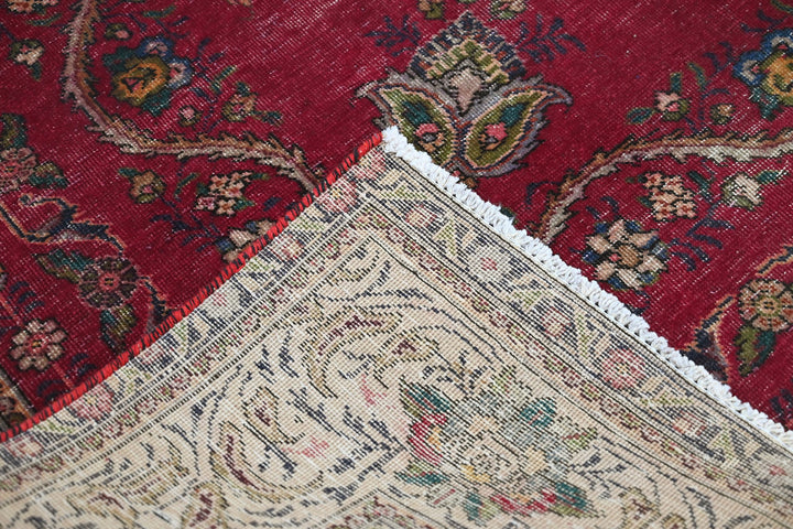 red Large rug 6' 7" x 9' 3"