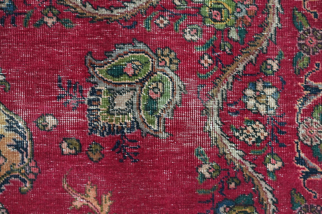 red Large rug 6' 7" x 9' 3"