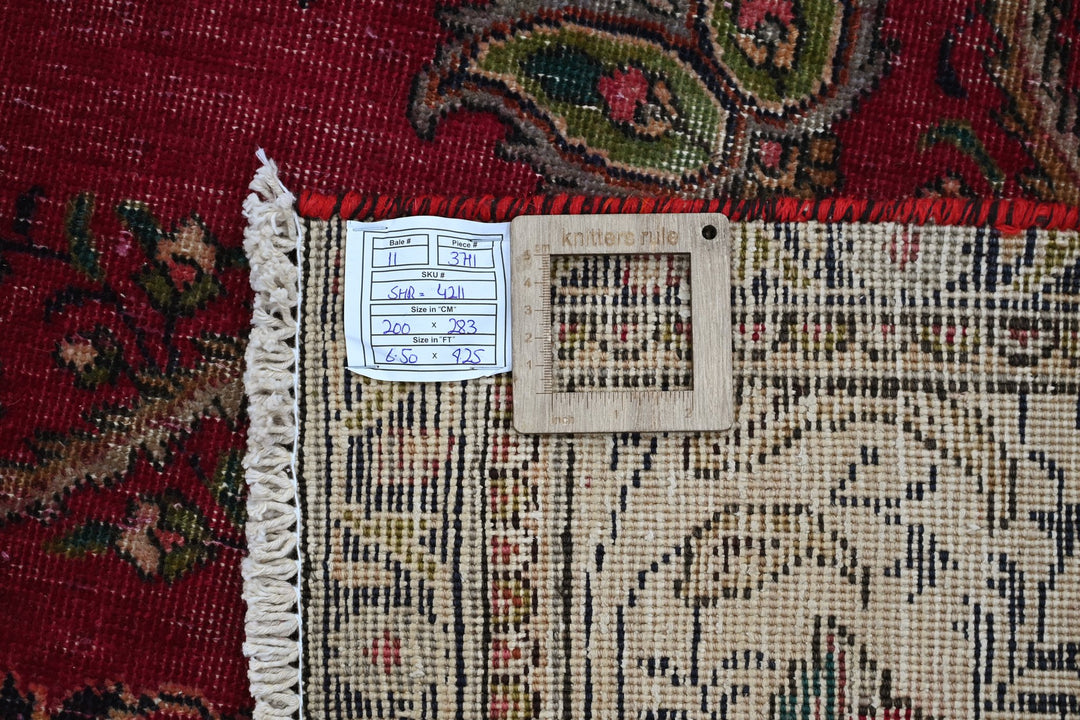 red Large rug 6' 7" x 9' 3"