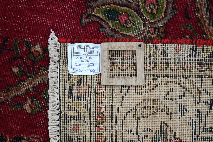red Large rug 6' 7" x 9' 3"