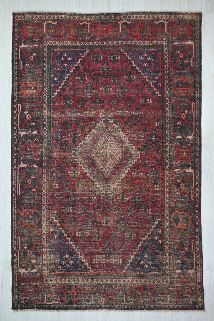 red Large rug 6' 10" x 10' 6"