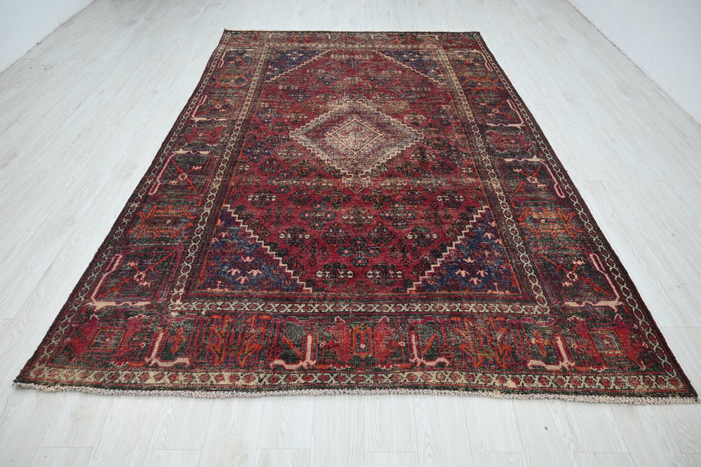 red Large rug 6' 10" x 10' 6"
