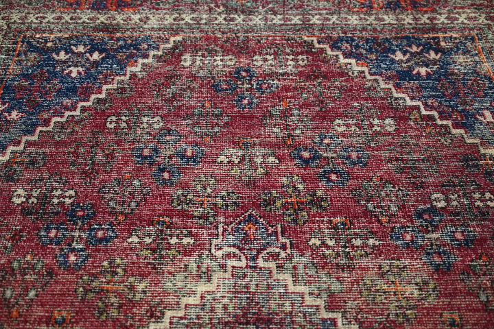 red Large rug 6' 10" x 10' 6"