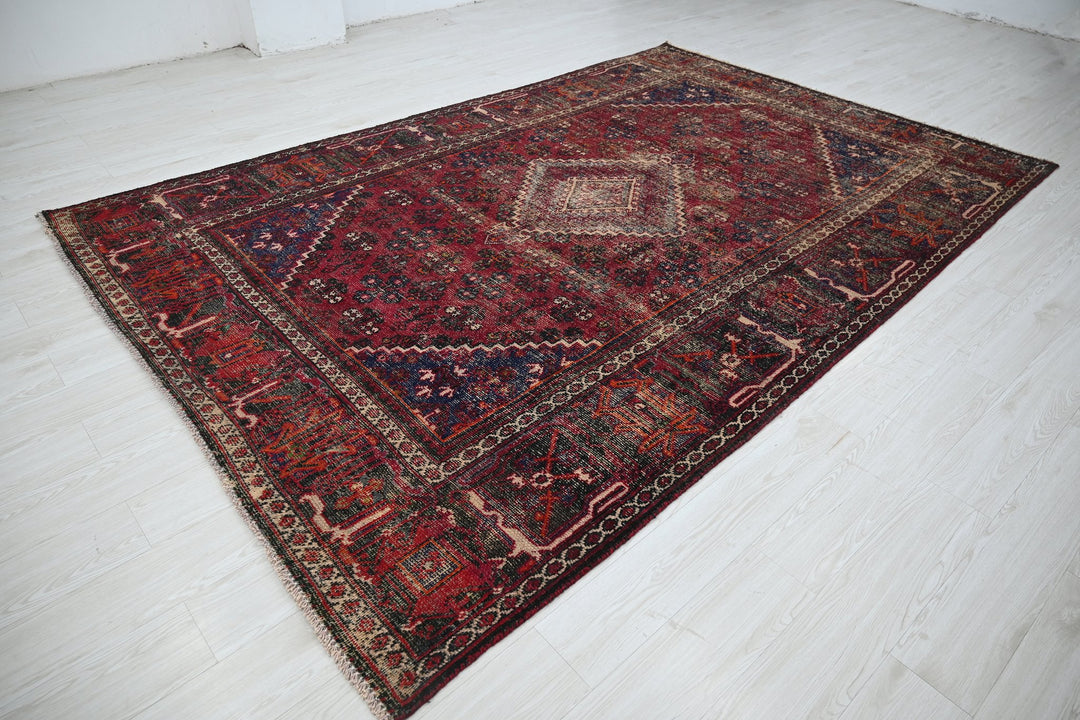red Large rug 6' 10" x 10' 6"