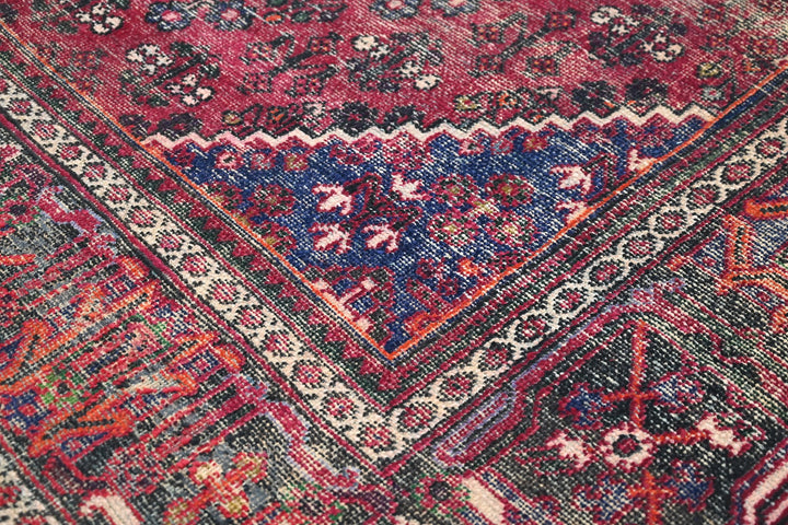 red Large rug 6' 10" x 10' 6"