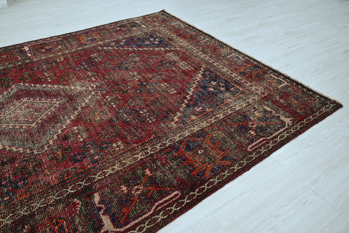 red Large rug 6' 10" x 10' 6"