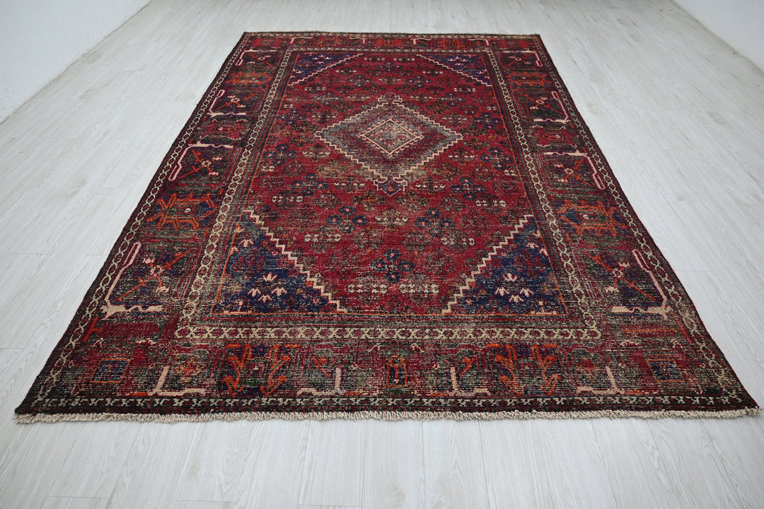red Large rug 6' 10" x 10' 6"