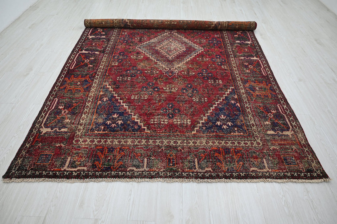 red Large rug 6' 10" x 10' 6"