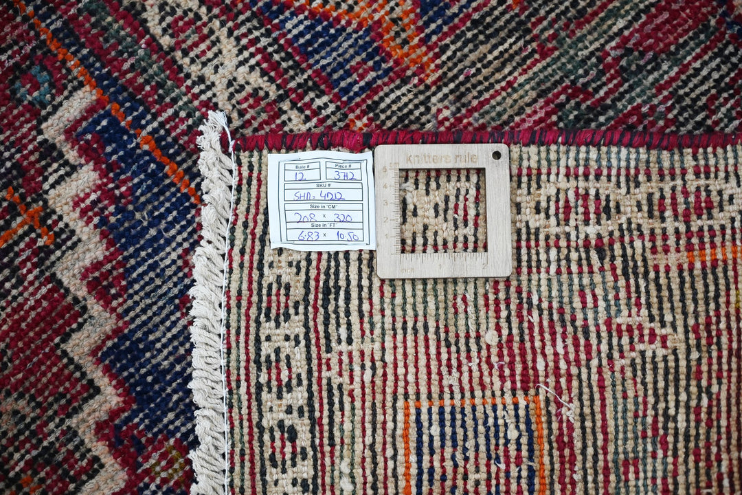 red Large rug 6' 10" x 10' 6"