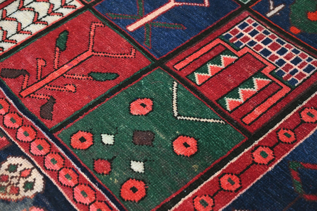 red Medium rug 6' 5" x 9' 1"