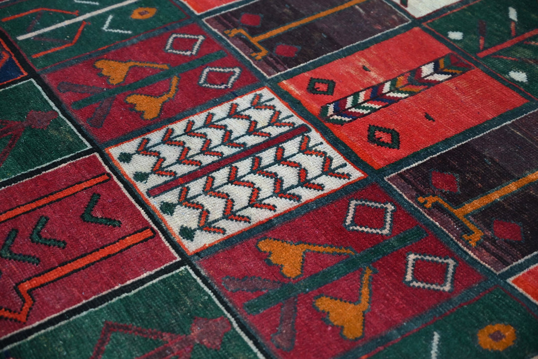 red Medium rug 6' 5" x 9' 1"