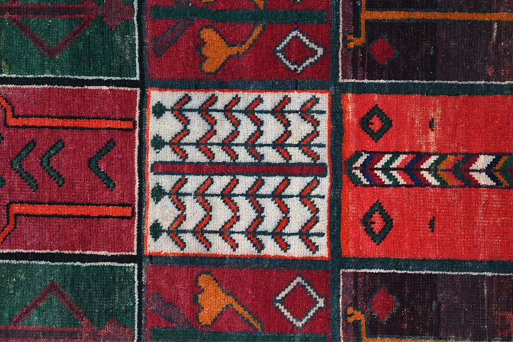 red Medium rug 6' 5" x 9' 1"