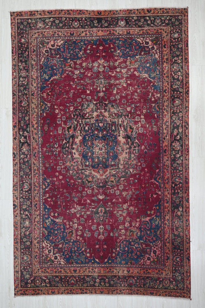 red Medium rug 5' 11" x 9' 3"