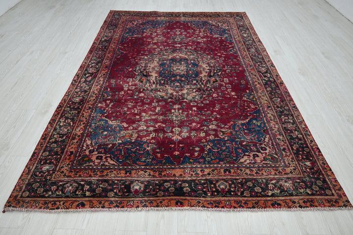 red Medium rug 5' 11" x 9' 3"