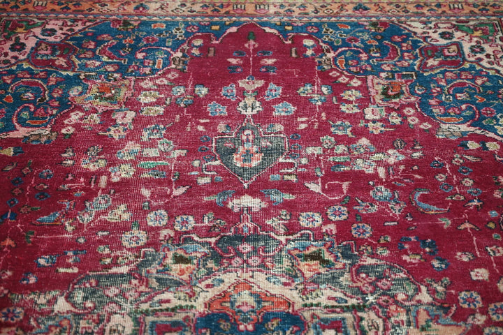 red Medium rug 5' 11" x 9' 3"