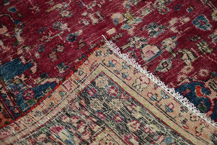 red Medium rug 5' 11" x 9' 3"