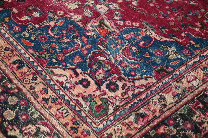 red Medium rug 5' 11" x 9' 3"