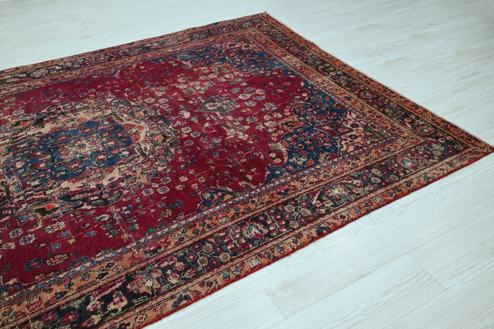 red Medium rug 5' 11" x 9' 3"