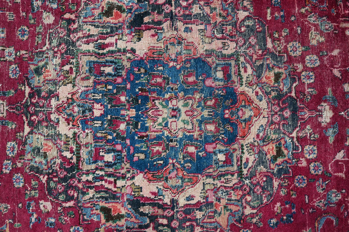 red Medium rug 5' 11" x 9' 3"