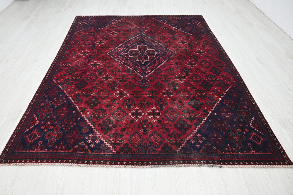 red Large rug 6' 9" x 9' 0"