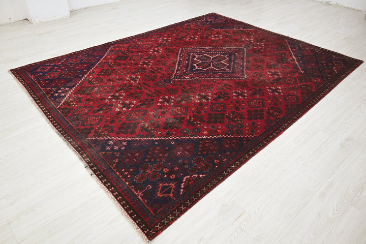 red Large rug 6' 9" x 9' 0"