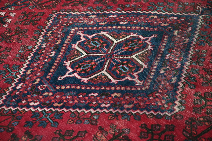 red Large rug 6' 9" x 9' 0"