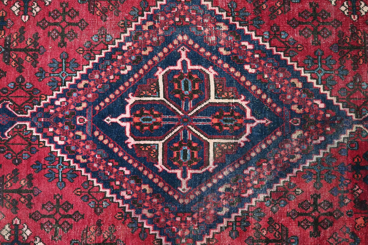 red Large rug 6' 9" x 9' 0"