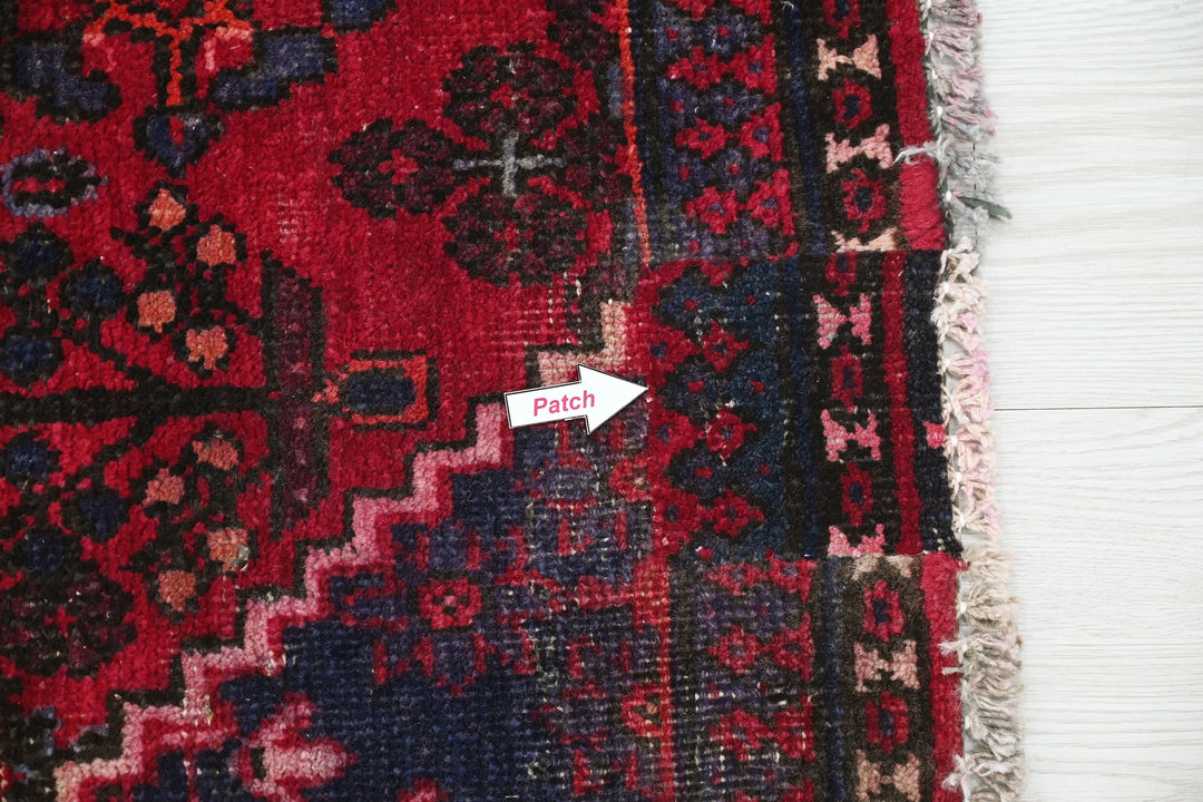 red Large rug 6' 9" x 9' 0"