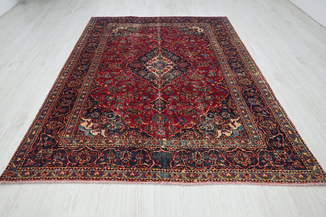 red Medium rug 6' 3" x 9' 0"