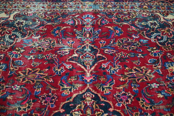 red Medium rug 6' 3" x 9' 0"