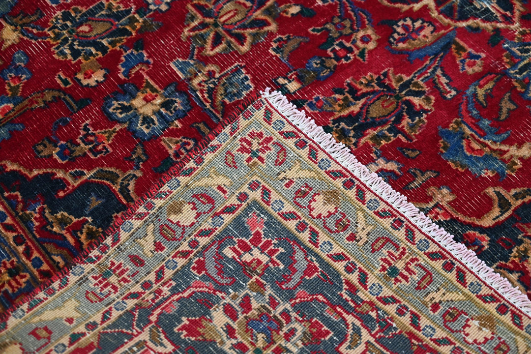 red Medium rug 6' 3" x 9' 0"