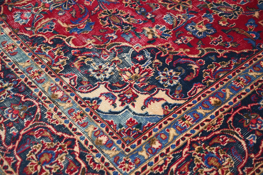 red Medium rug 6' 3" x 9' 0"