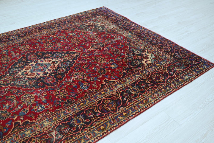 red Medium rug 6' 3" x 9' 0"