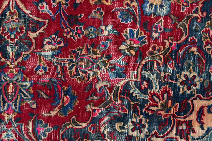 red Medium rug 6' 3" x 9' 0"