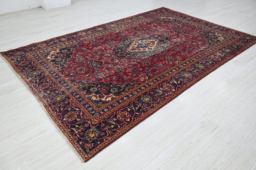 red Medium rug 5' 8" x 8' 10"