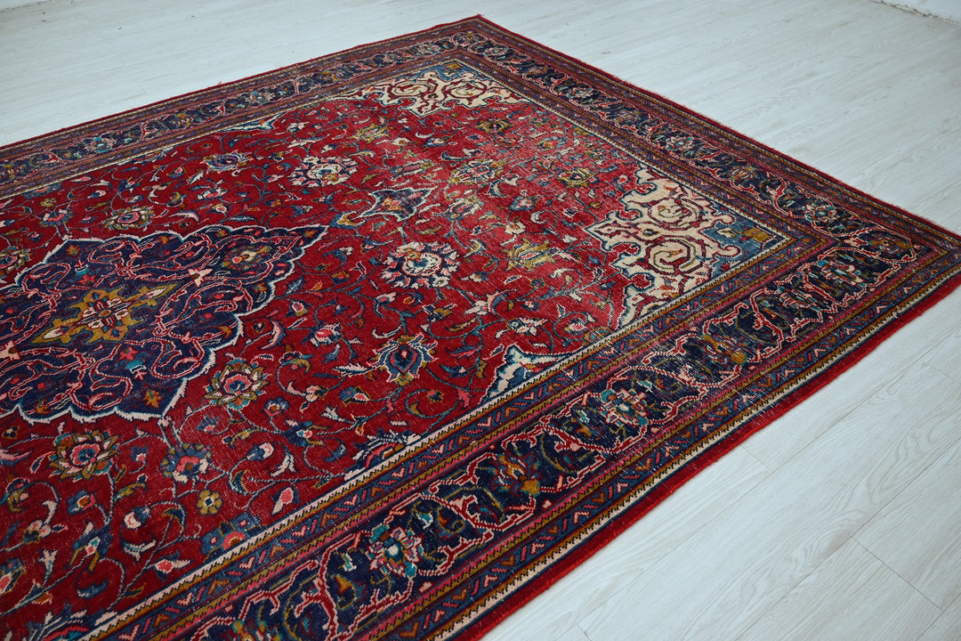 red Large rug 7' 0" x 11' 3"