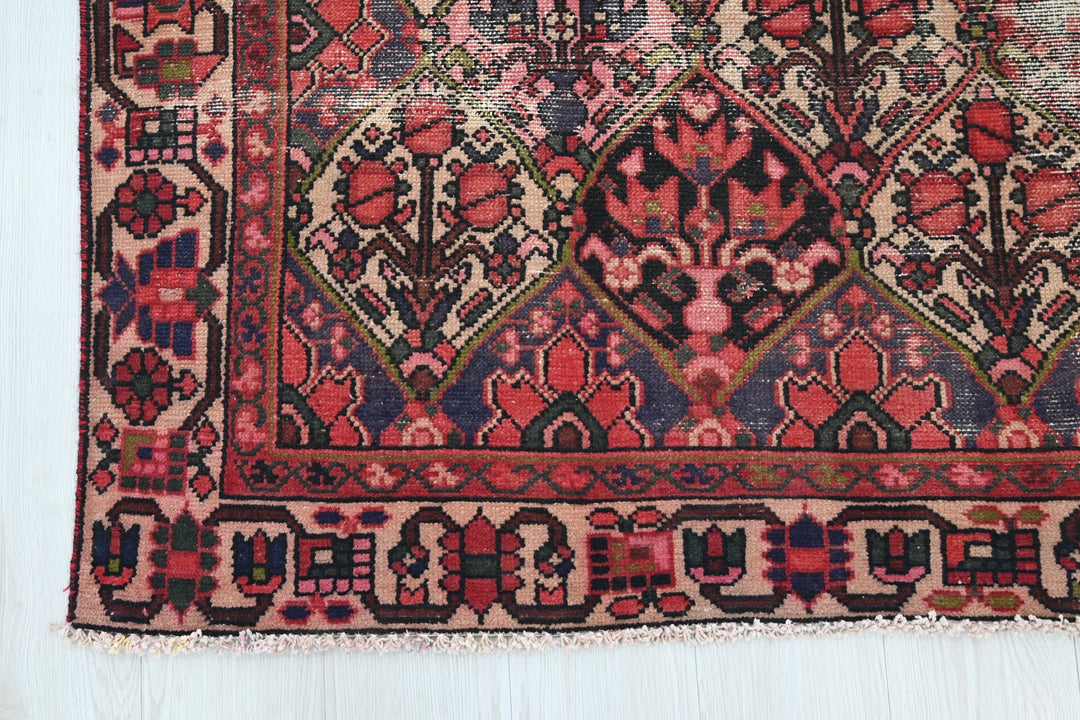 brown Large rug 6' 11" x 9' 2"
