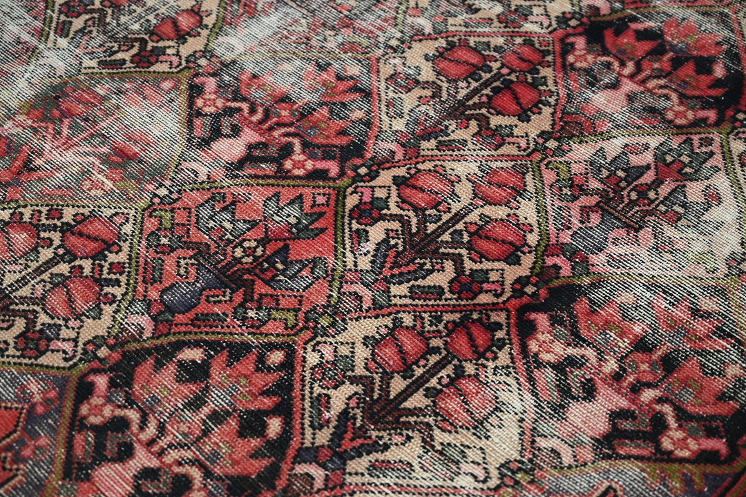 brown Large rug 6' 11" x 9' 2"