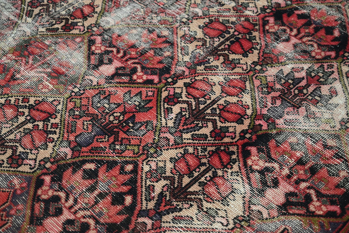 brown Large rug 6' 11" x 9' 2"