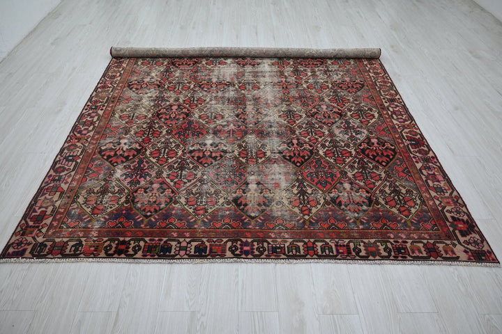 brown Large rug 6' 11" x 9' 2"