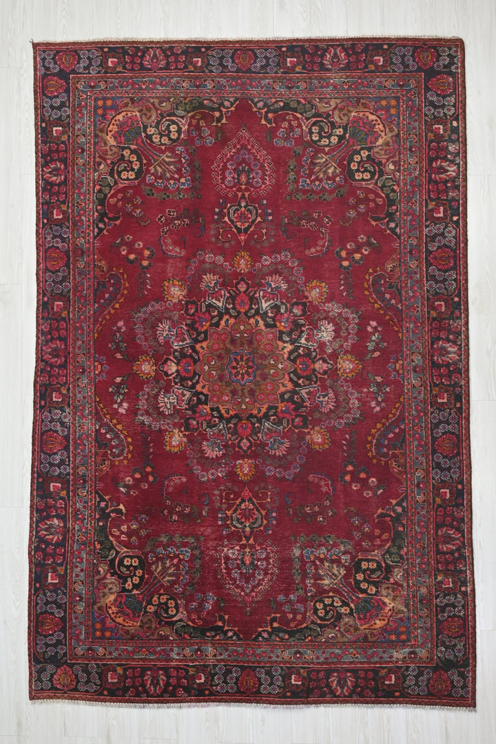 red Medium rug 5' 9" x 8' 10"