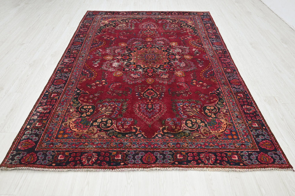 red Medium rug 5' 9" x 8' 10"