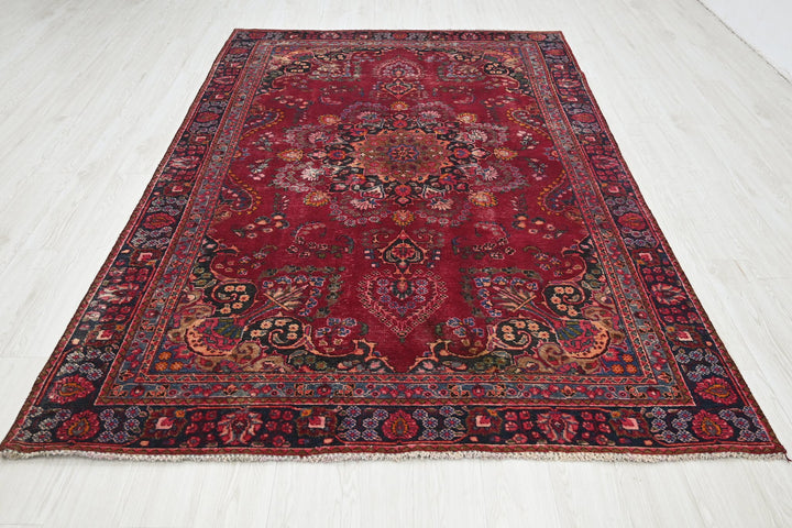 red Medium rug 5' 9" x 8' 10"
