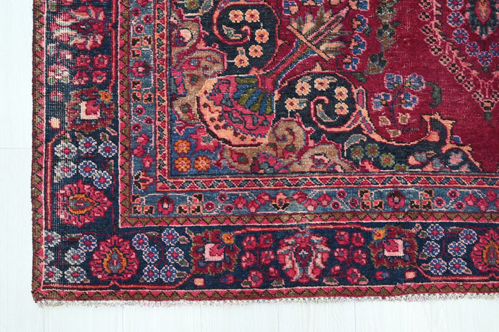 red Medium rug 5' 9" x 8' 10"