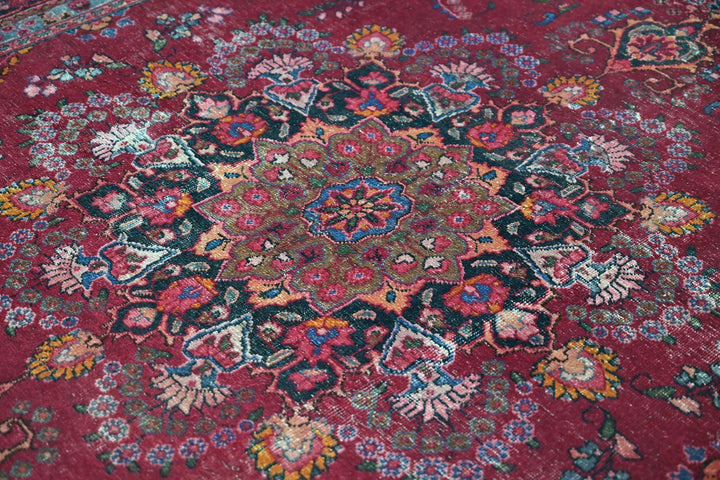 red Medium rug 5' 9" x 8' 10"