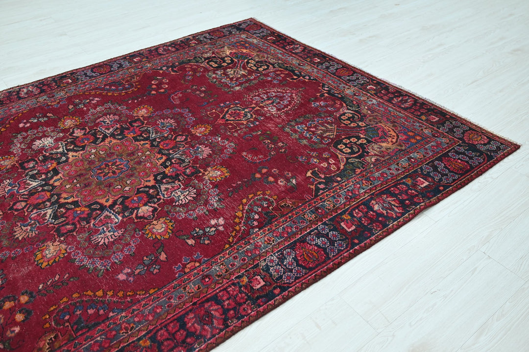 red Medium rug 5' 9" x 8' 10"